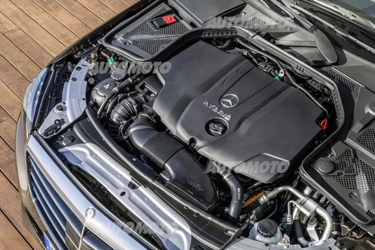 Mercedes C300 BlueTec Hybrid (64)