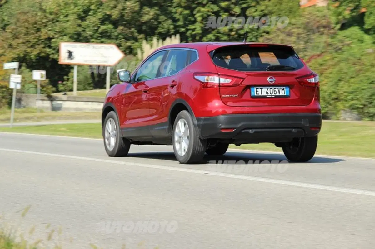 Nissan Qashqai 1.2 DIG-T (2)