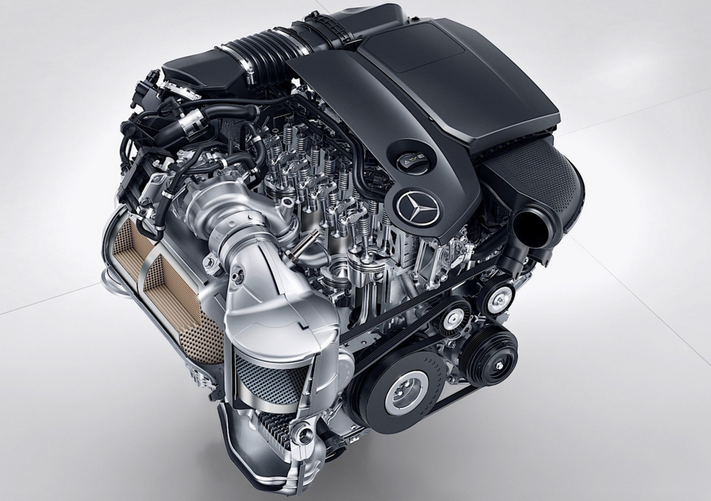 Il nuovo motore Mercedes Benz OM 654 &egrave; un diesel a quattro cilindri di 2000 cm3 che eroga ben 195 cavalli a soli 3800 giri/min. Il basamento in lega di alluminio ha le canne con riporto Nanoslide. I pistoni sono in acciaio