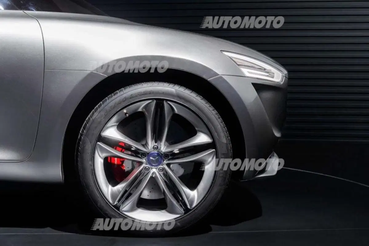 Mercedes-Benz G-Code concept: ibrido a idrogeno (14)