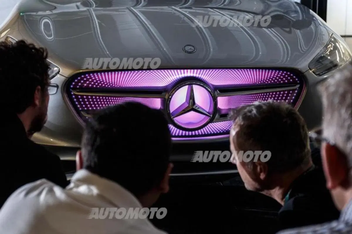 Mercedes-Benz G-Code concept: ibrido a idrogeno (15)