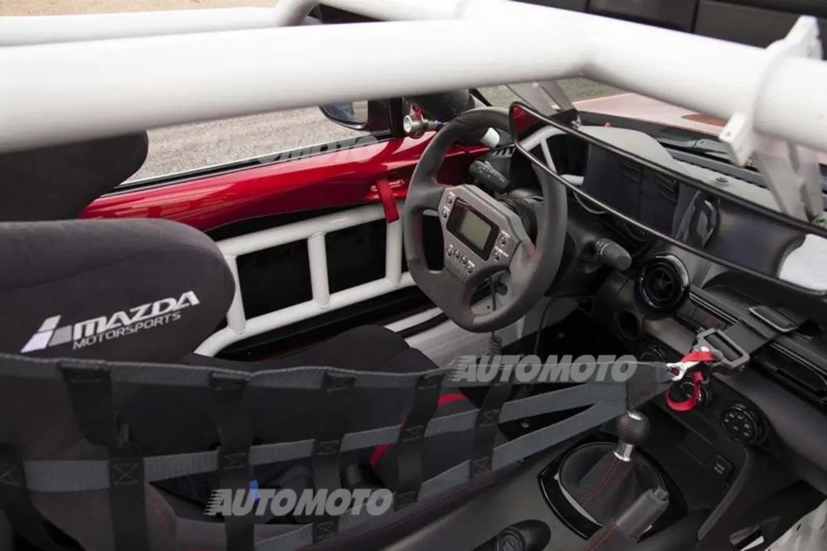 Nuova Mazda MX-5: la versione da corsa fa sul serio. Anche in Europa (17)