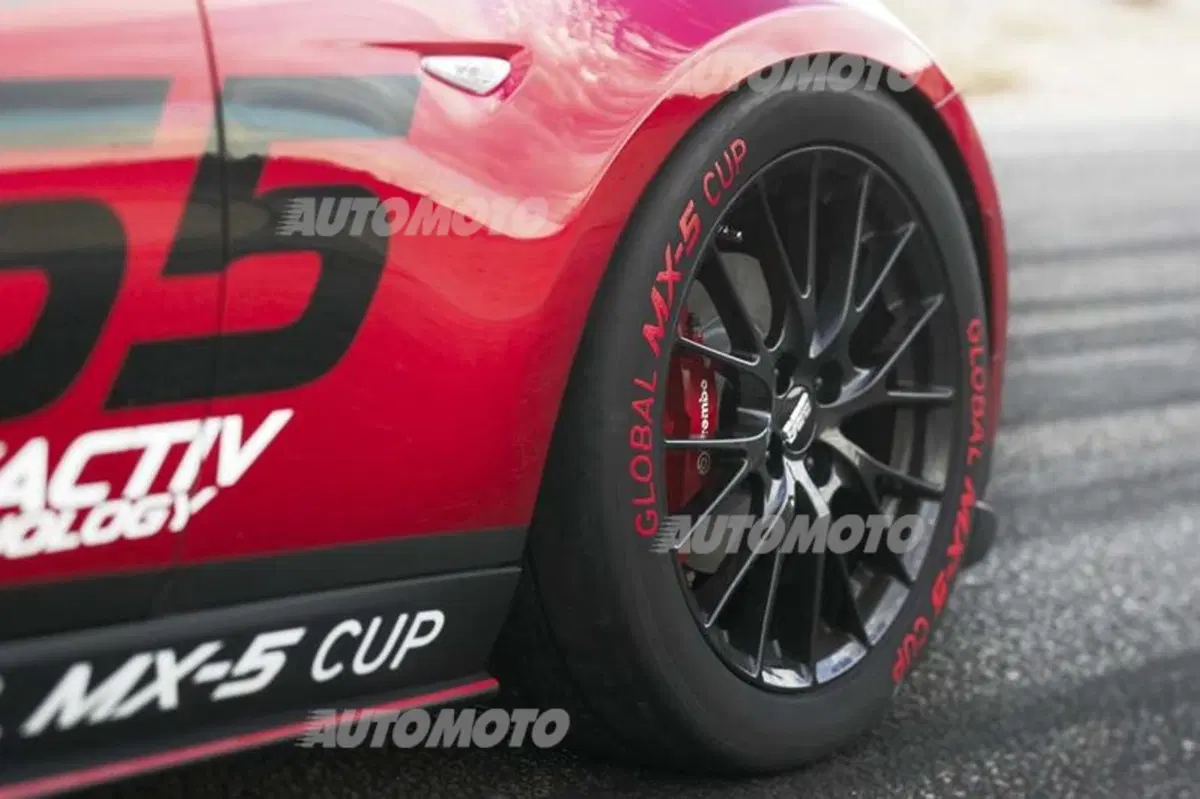 Nuova Mazda MX-5: la versione da corsa fa sul serio. Anche in Europa (26)
