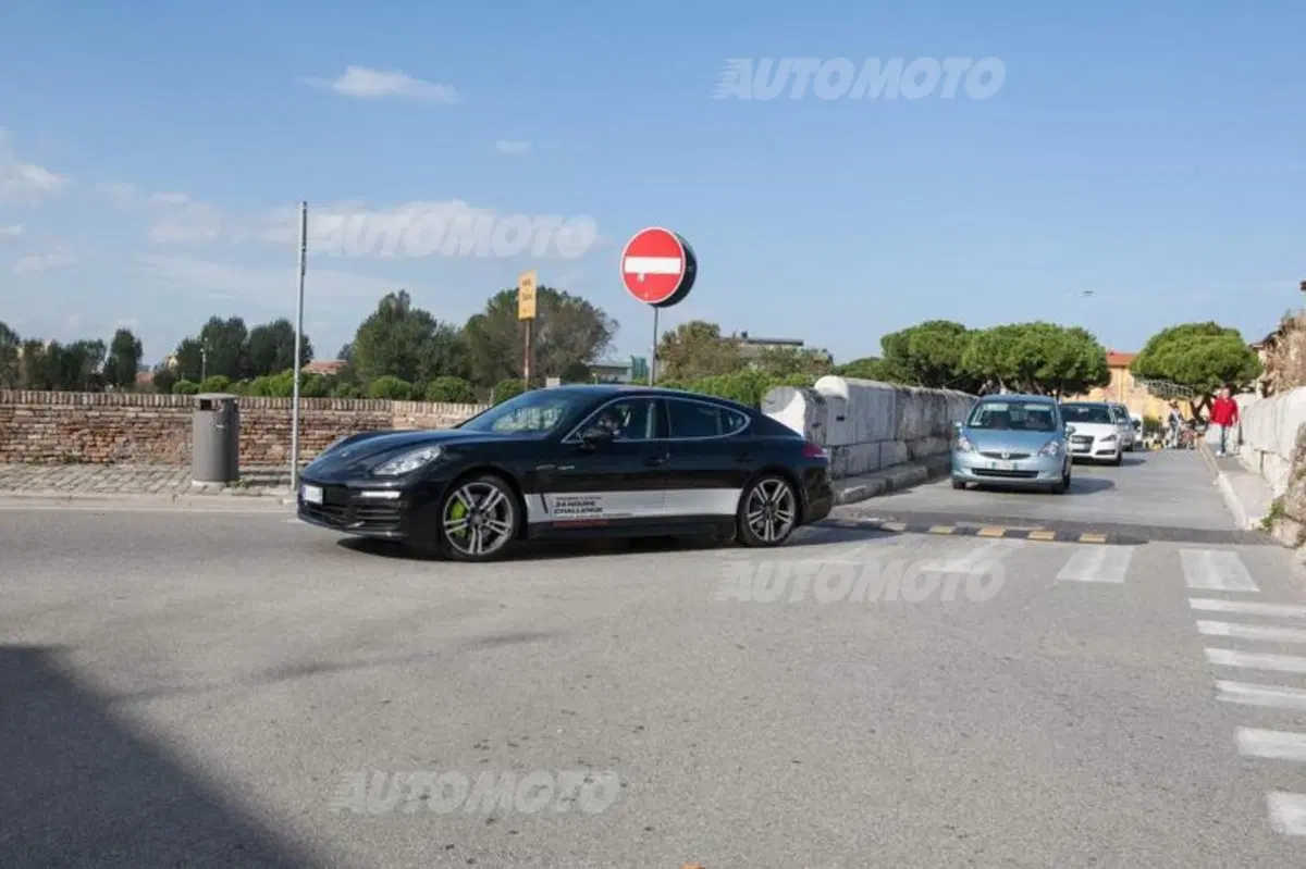 Porsche Panamera S E-Hybrid: 24 ore di gara per scoprire quanto consuma davvero (2)