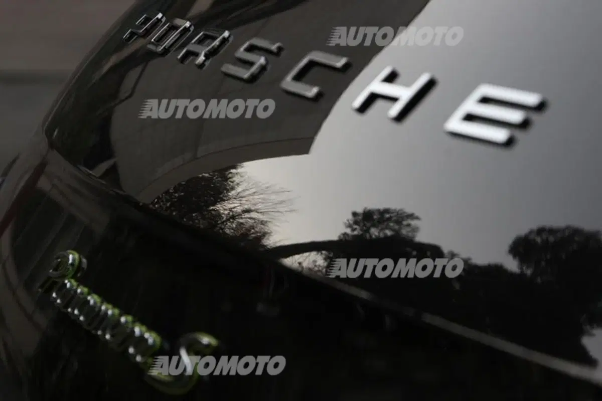Porsche Panamera S E-Hybrid: 24 ore di gara per scoprire quanto consuma davvero (27)