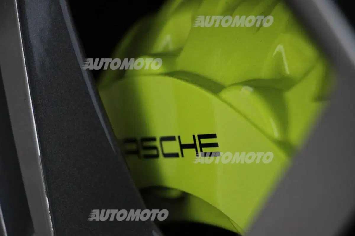 Porsche Panamera S E-Hybrid: 24 ore di gara per scoprire quanto consuma davvero (31)