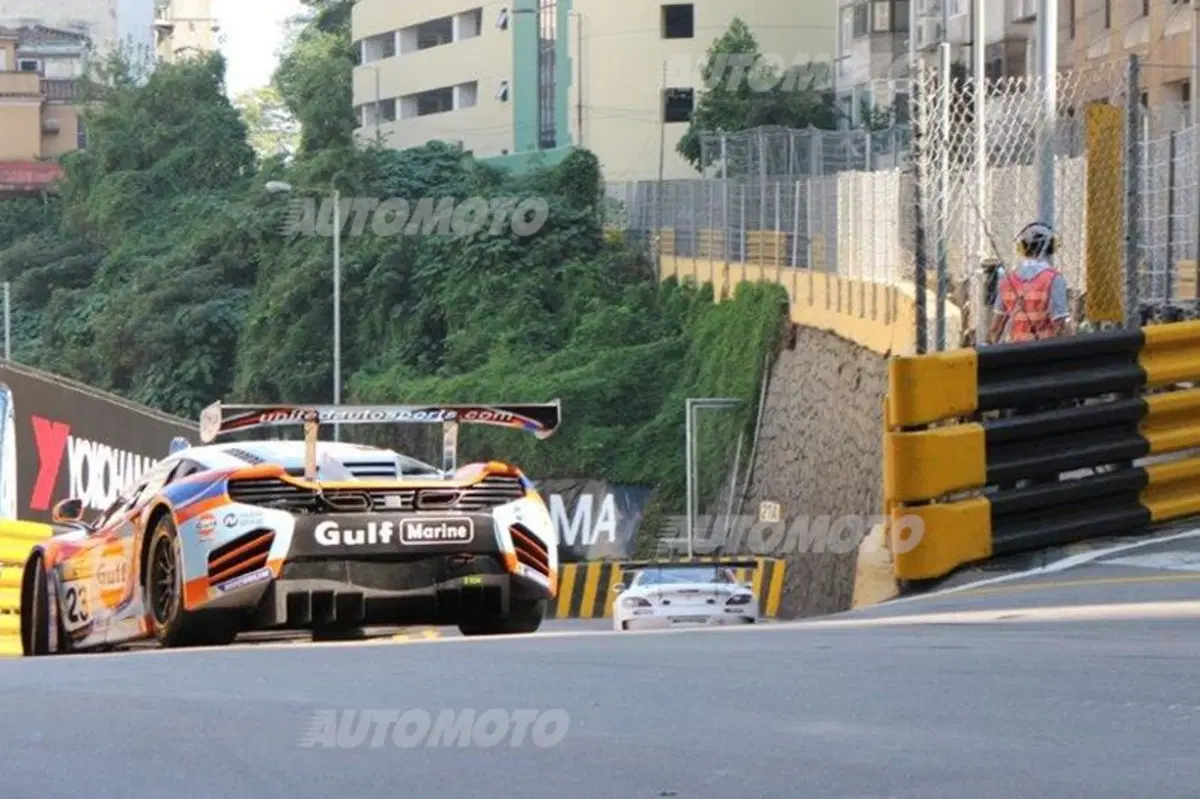 Dalle auto alle moto: il folle weekend di corsa a Macao (16)