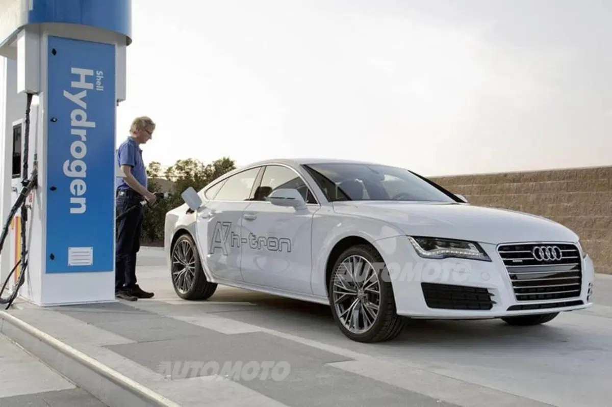Audi A7 h-tron concept: l'auto a idrogeno diventa anche plug in (9)