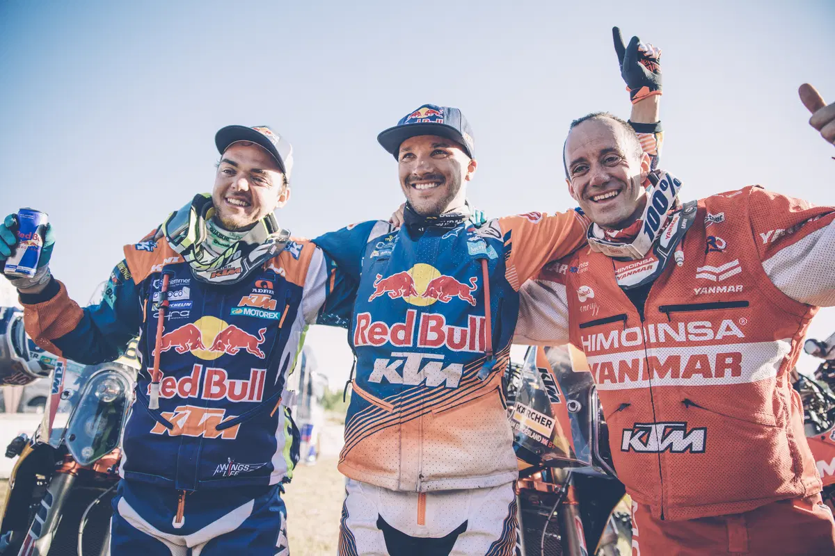 Peterhansel-Cottret (Peugeot) e Sam Sunderland (KTM) vincono la Dakar 2017!
