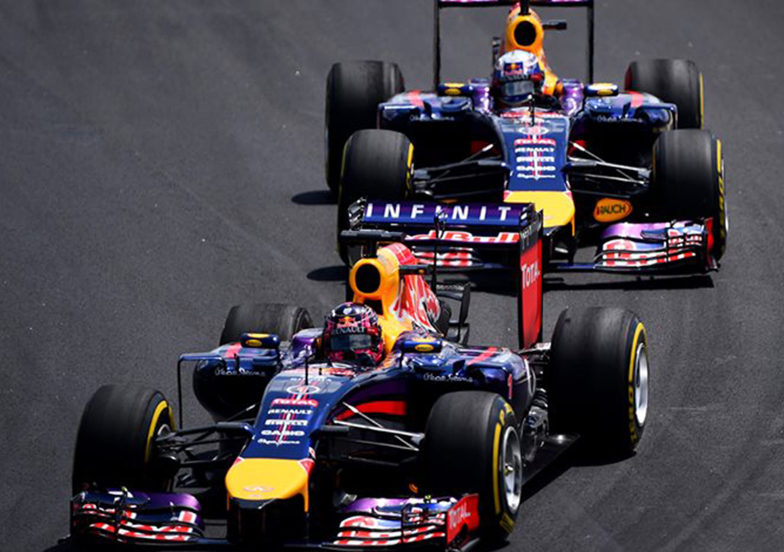 F1 Abu Dhabi 2014, clamoroso: squalificate le due Red Bull, l&#039;ala flette!