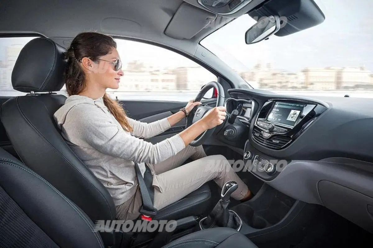 Opel Karl: la nuova citycar che manda in pensione l'Agila (13)