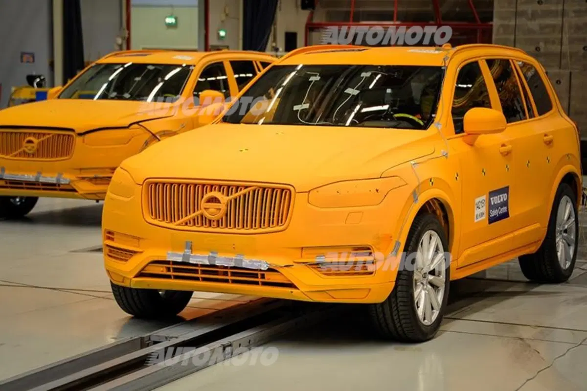 Volvo supera gli attuali crash test e scongiura le lesioni spinali più gravi
