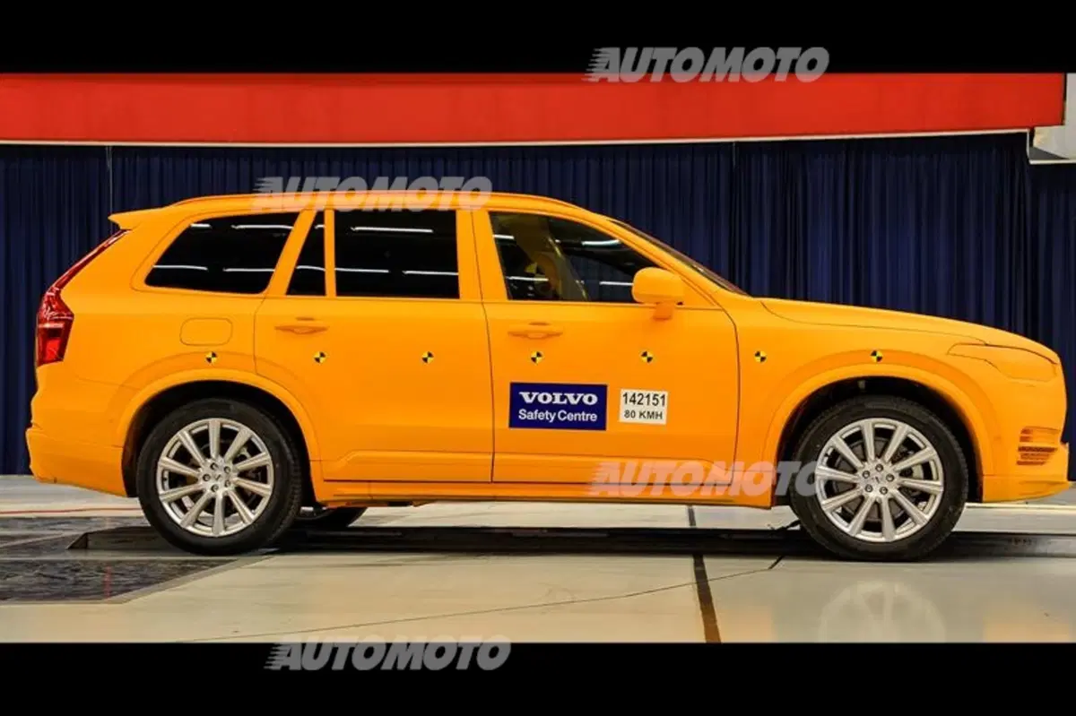 Volvo supera gli attuali crash test e scongiura le lesioni spinali più gravi (3)