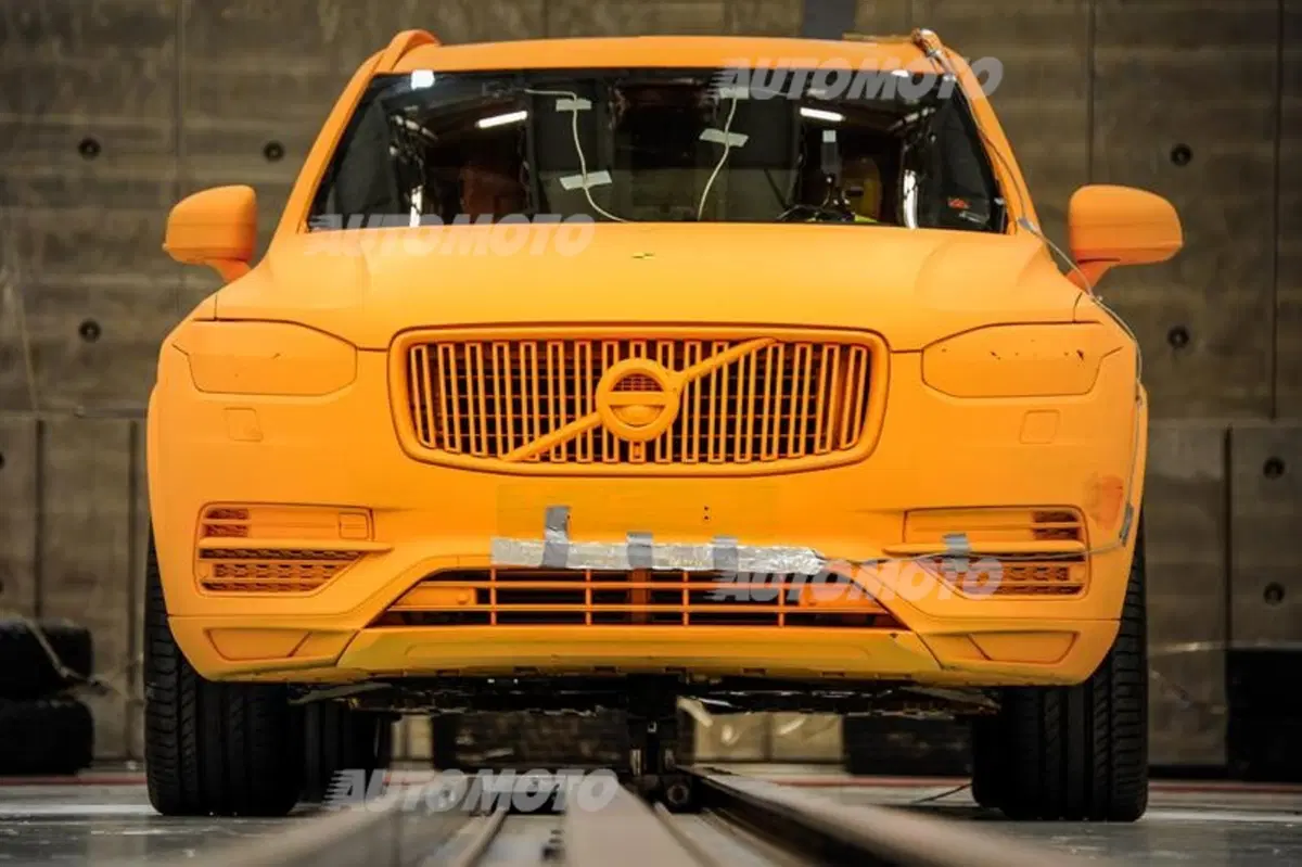 Volvo supera gli attuali crash test e scongiura le lesioni spinali più gravi (4)