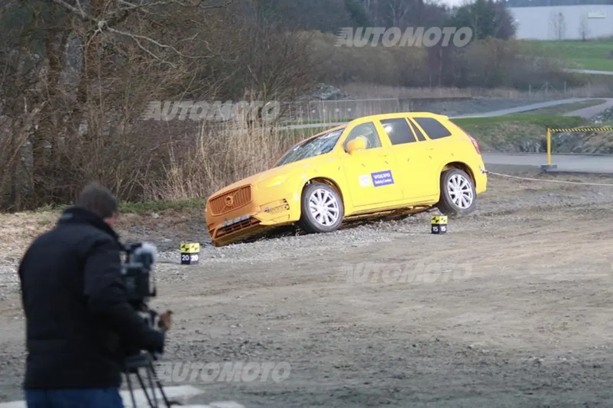 Volvo supera gli attuali crash test e scongiura le lesioni spinali più gravi (5)