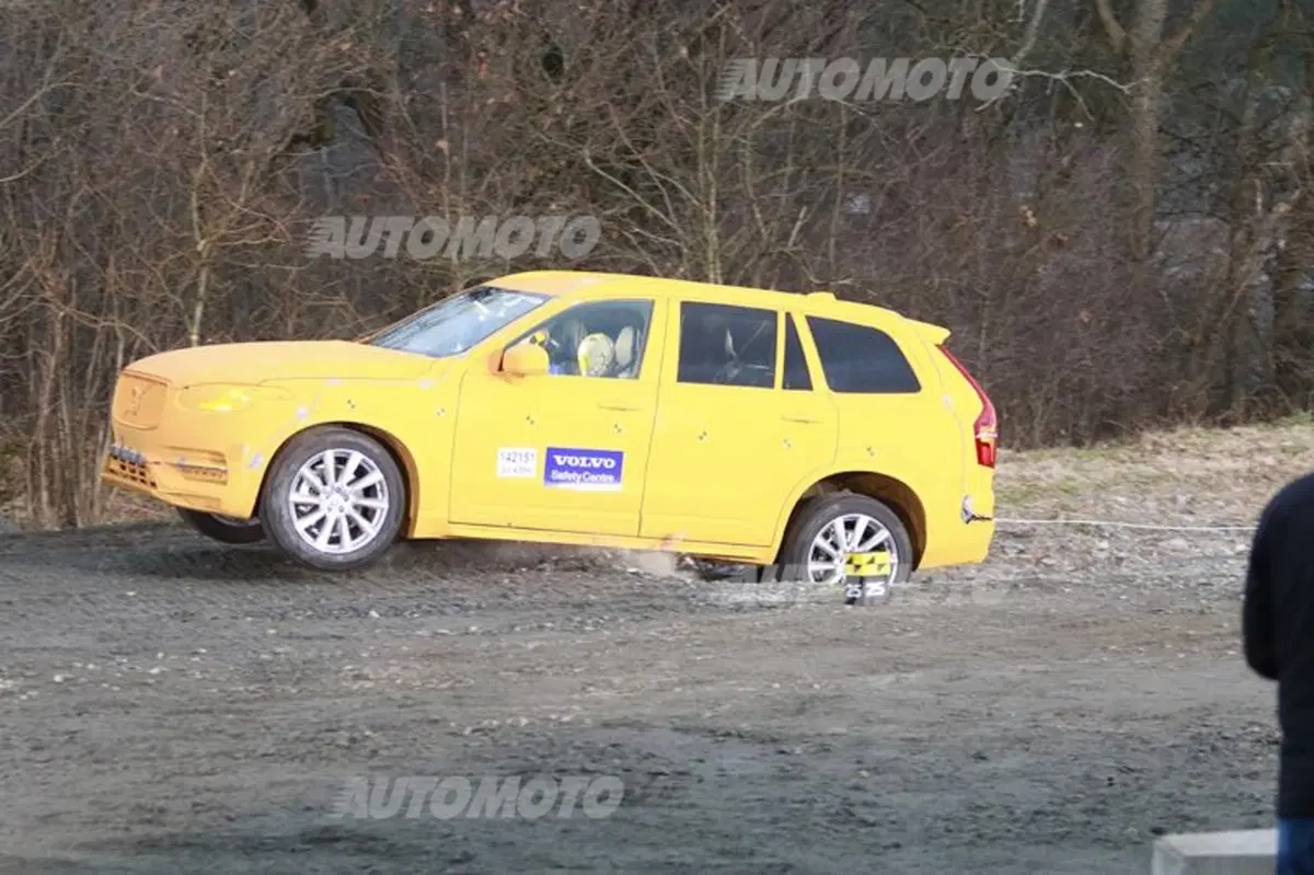 Volvo supera gli attuali crash test e scongiura le lesioni spinali più gravi (6)