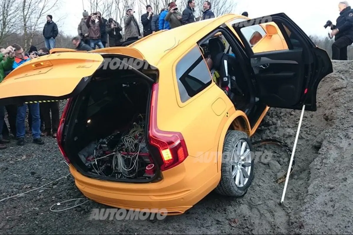 Volvo supera gli attuali crash test e scongiura le lesioni spinali più gravi (10)