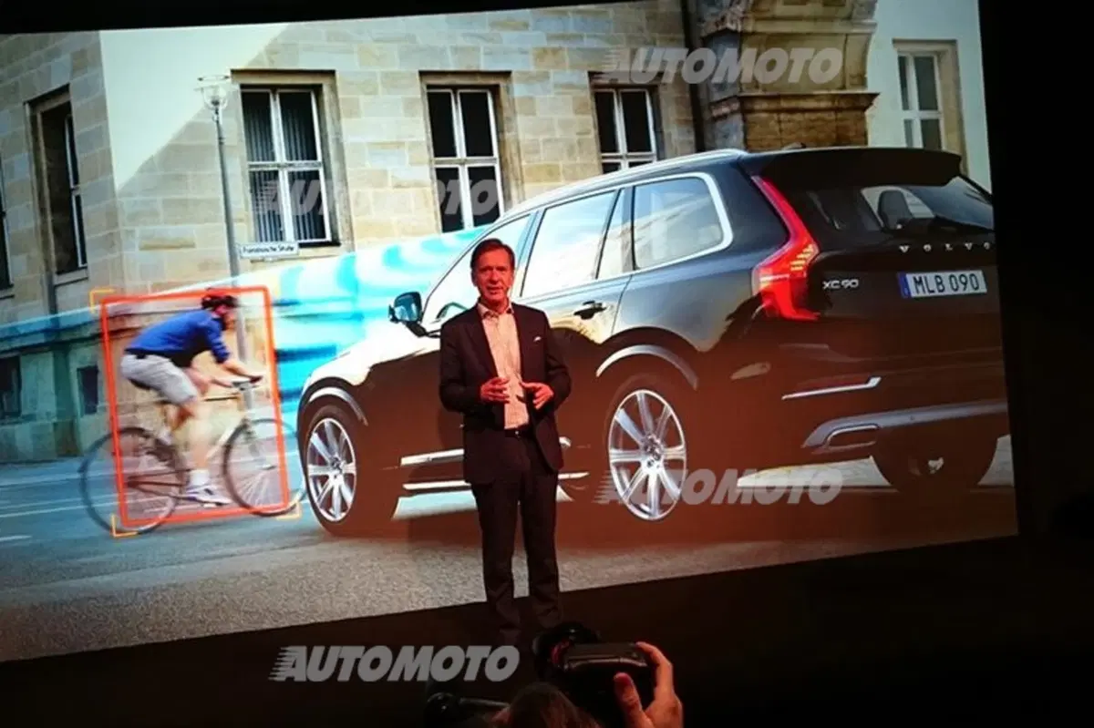 Volvo supera gli attuali crash test e scongiura le lesioni spinali più gravi (20)