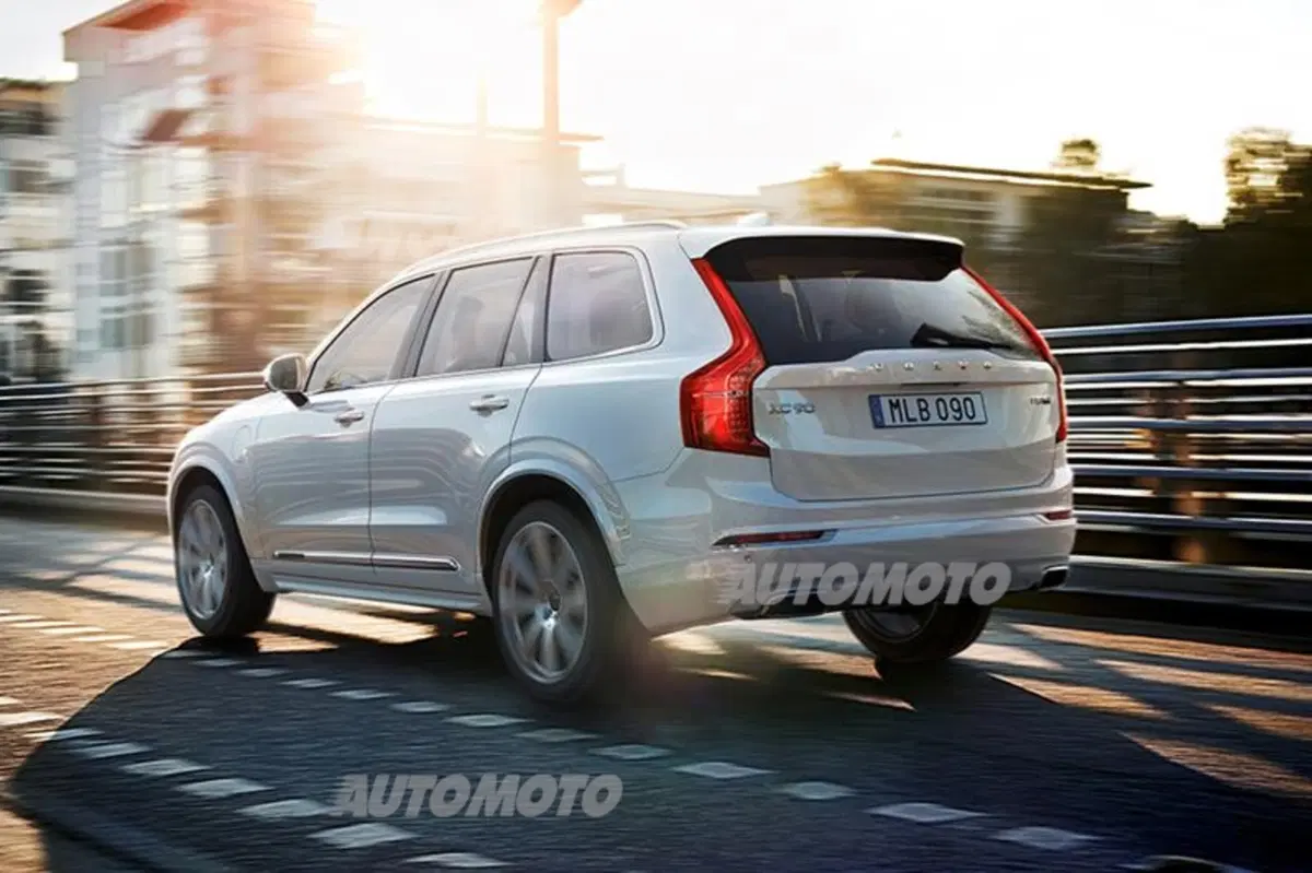 Volvo XC90 T8: i prezzi della SUV plug-in hybrid da 400 CV (2)
