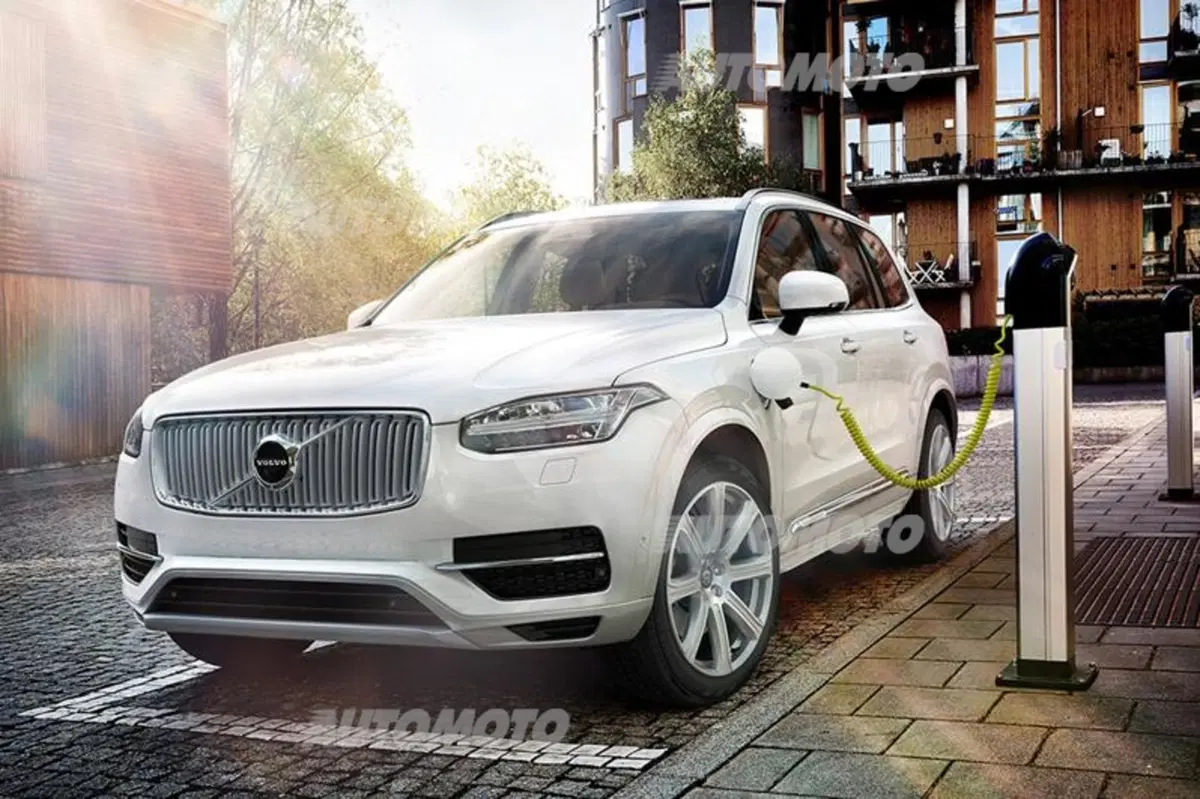 Volvo XC90 T8: i prezzi della SUV plug-in hybrid da 400 CV (3)