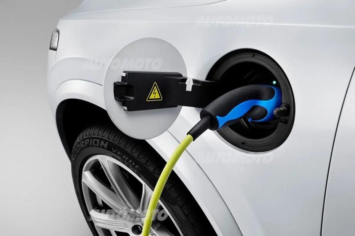 Volvo XC90 T8: i prezzi della SUV plug-in hybrid da 400 CV (6)