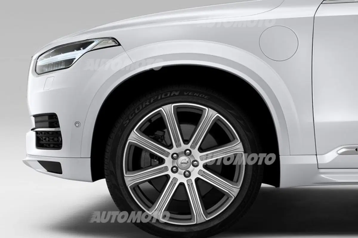 Volvo XC90 T8: i prezzi della SUV plug-in hybrid da 400 CV (7)