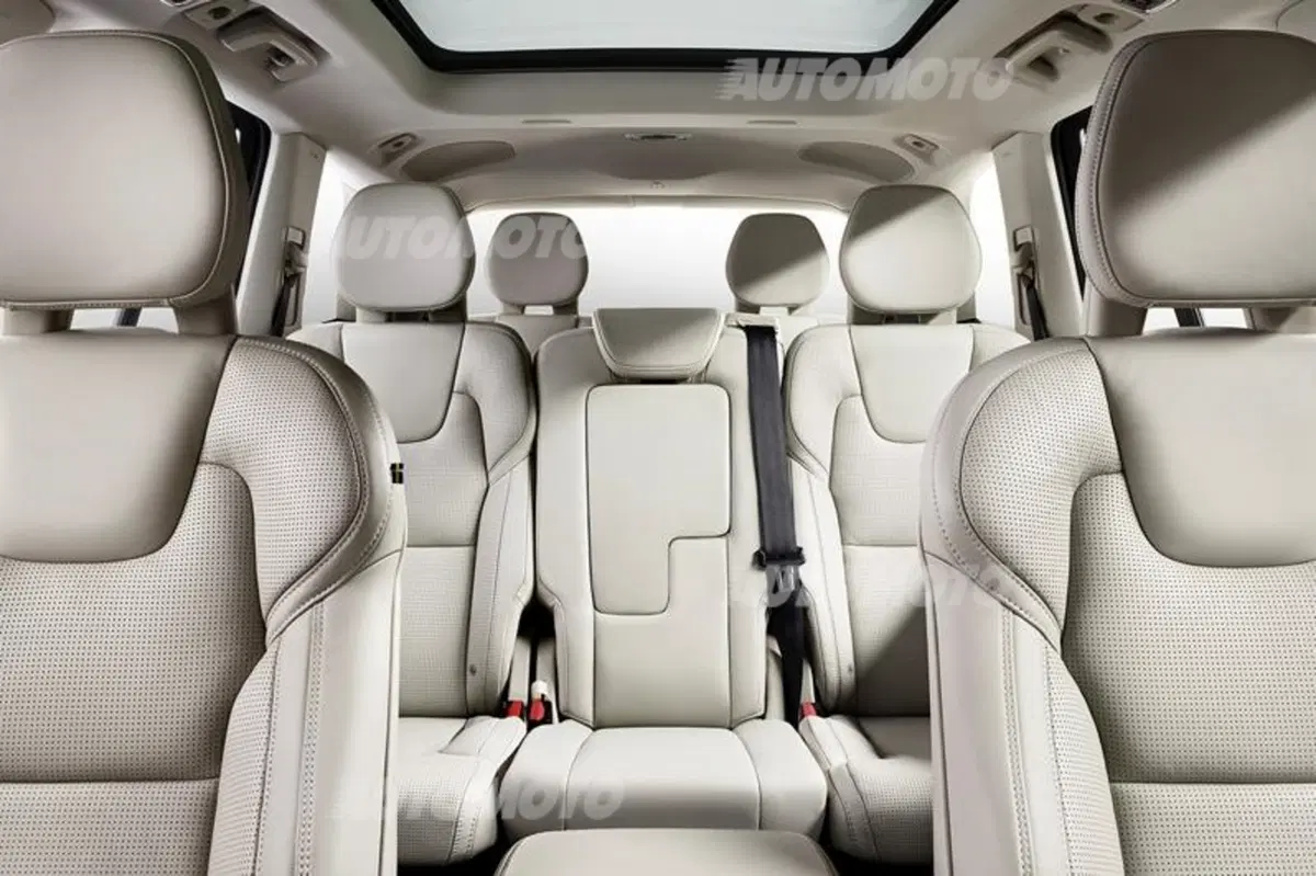 Volvo XC90 T8: i prezzi della SUV plug-in hybrid da 400 CV (8)