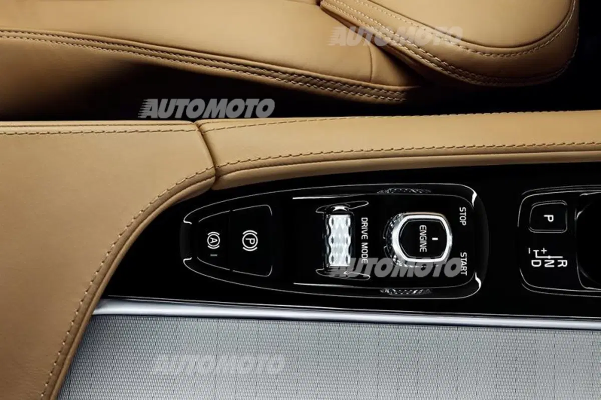 Volvo XC90 T8: i prezzi della SUV plug-in hybrid da 400 CV (11)