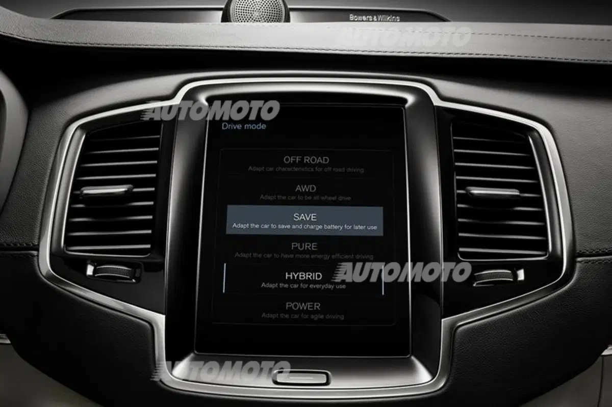 Volvo XC90 T8: i prezzi della SUV plug-in hybrid da 400 CV (12)