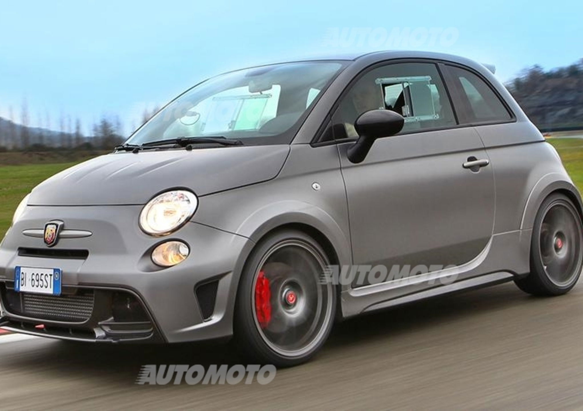 Abarth 695 Biposto - Prove - Automoto.it