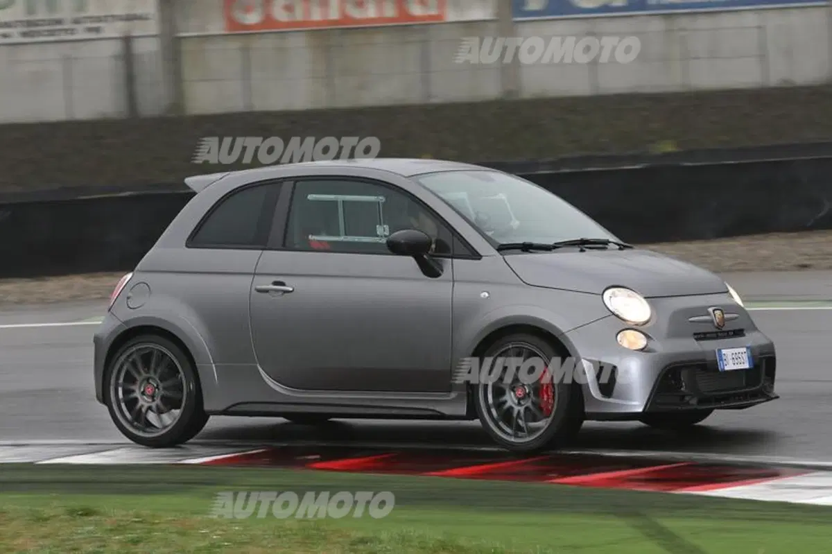 Abarth 695 Biposto (11)