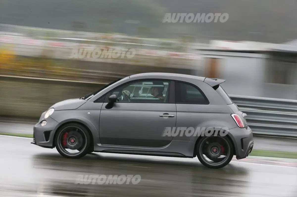 Abarth 695 Biposto (12)