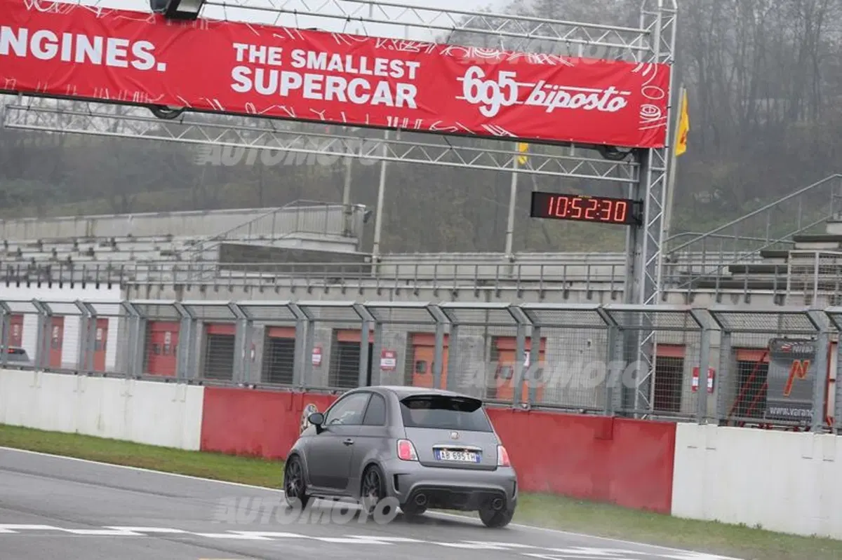Abarth 695 Biposto (13)