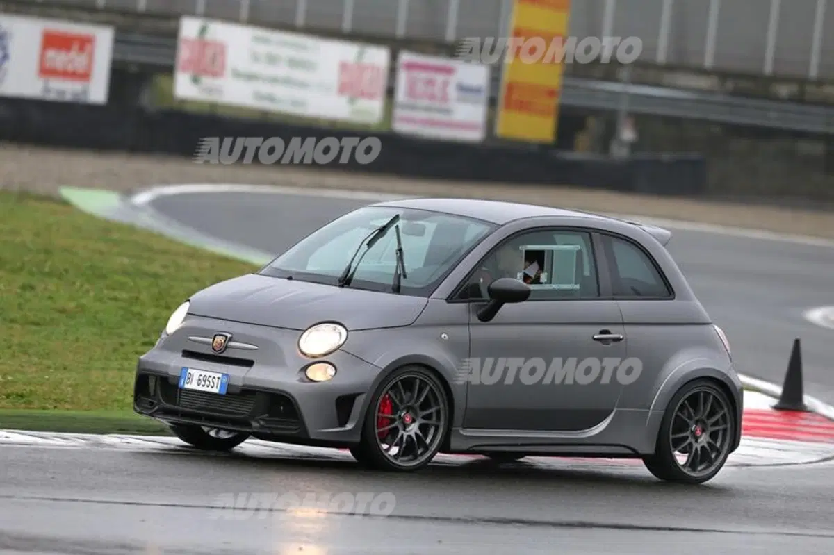 Abarth 695 Biposto (16)