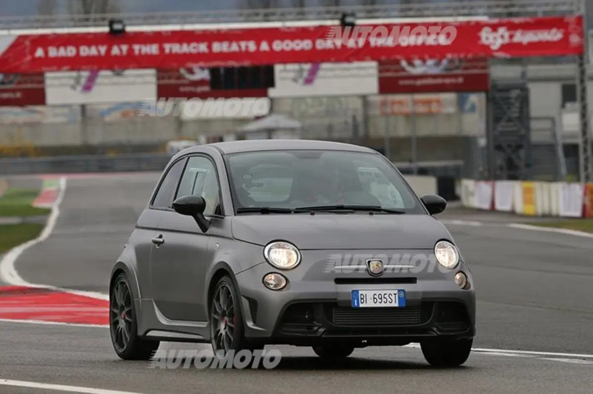 Abarth 695 Biposto (20)