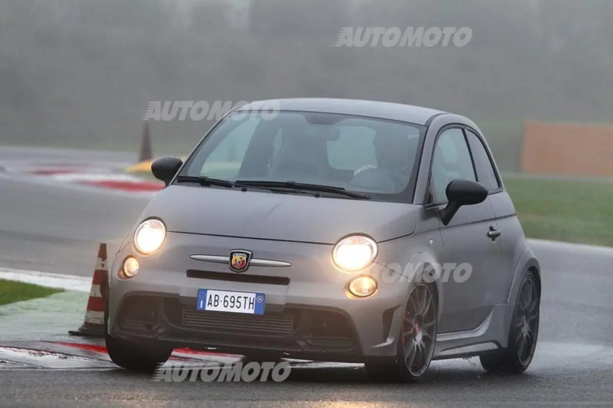 Abarth 695 Biposto (24)
