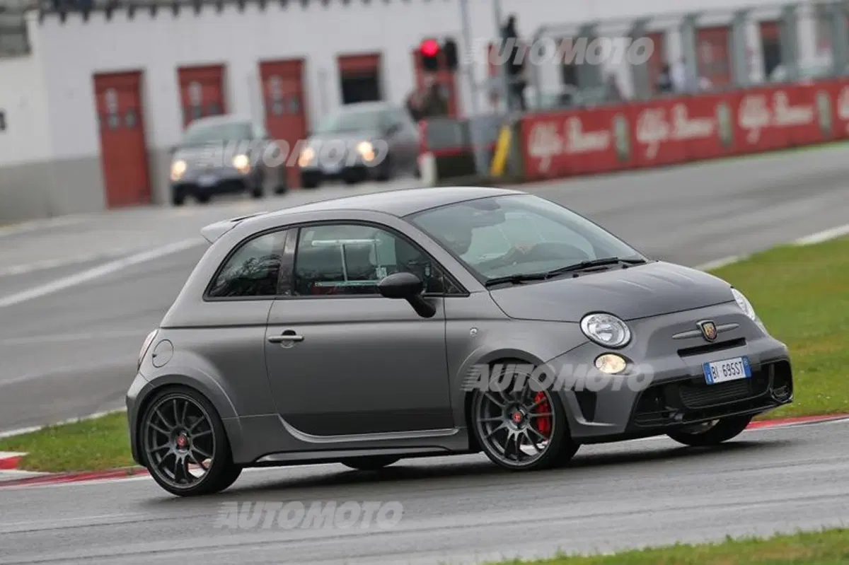 Abarth 695 Biposto (40)