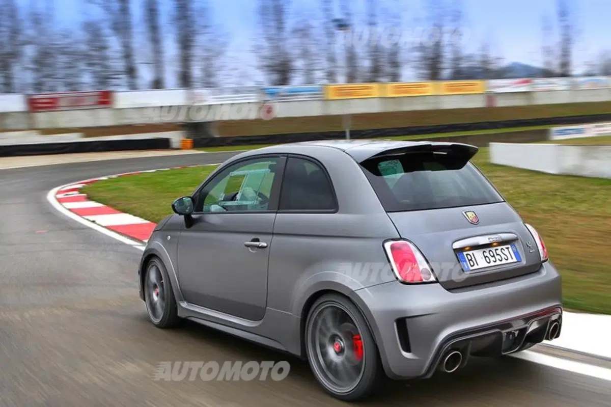 Abarth 695 Biposto (42)