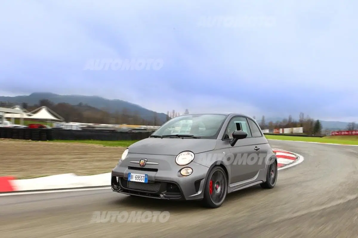 Abarth 695 Biposto (43)