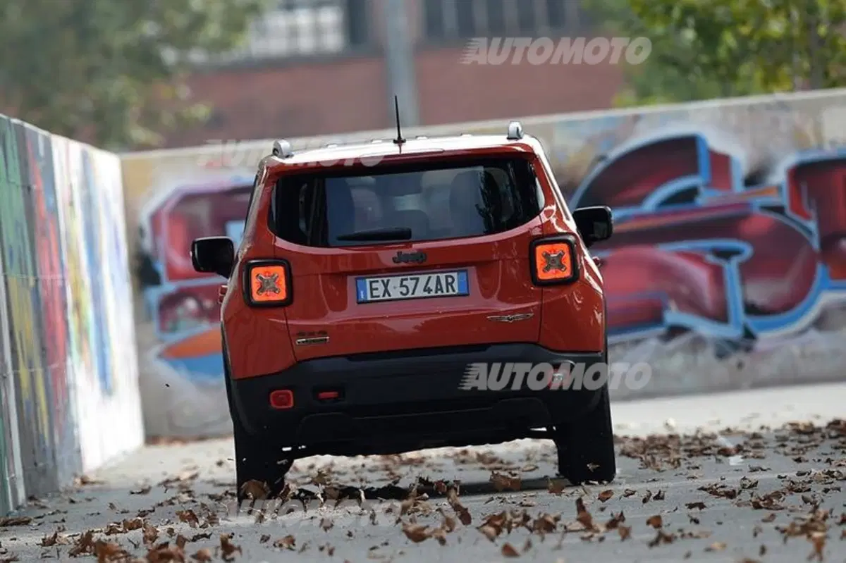 Jeep Renegade: arriva il cambio automatico a 9 rapporti. Ecco i prezzi (7)