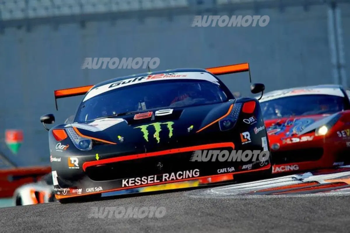 Lorenzo vince la 12 Ore del Golfo su Ferrari: campione anche sulle quattro ruote (6)