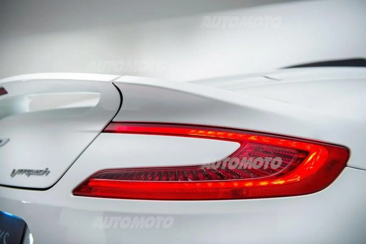 Aston Martin Works: 60 anni di attività festeggiati con 6 Vanquish da urlo (8)