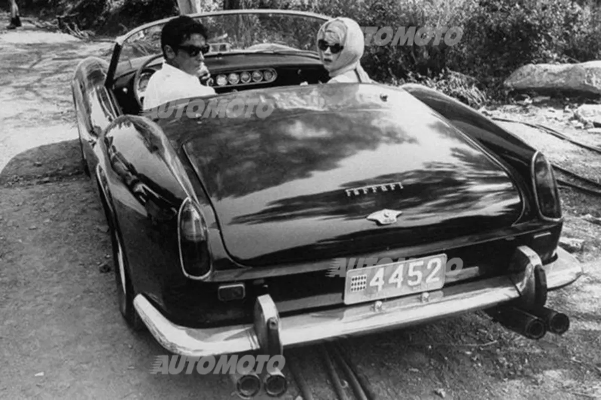 La Ferrari di Alain Delon e altre 60 vetture sommerse da una montagna di vecchie riviste (3)