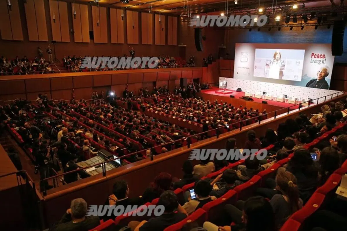 Mazda è di nuovo partner ufficiale del Summit dei Premi Nobel per la Pace (10)