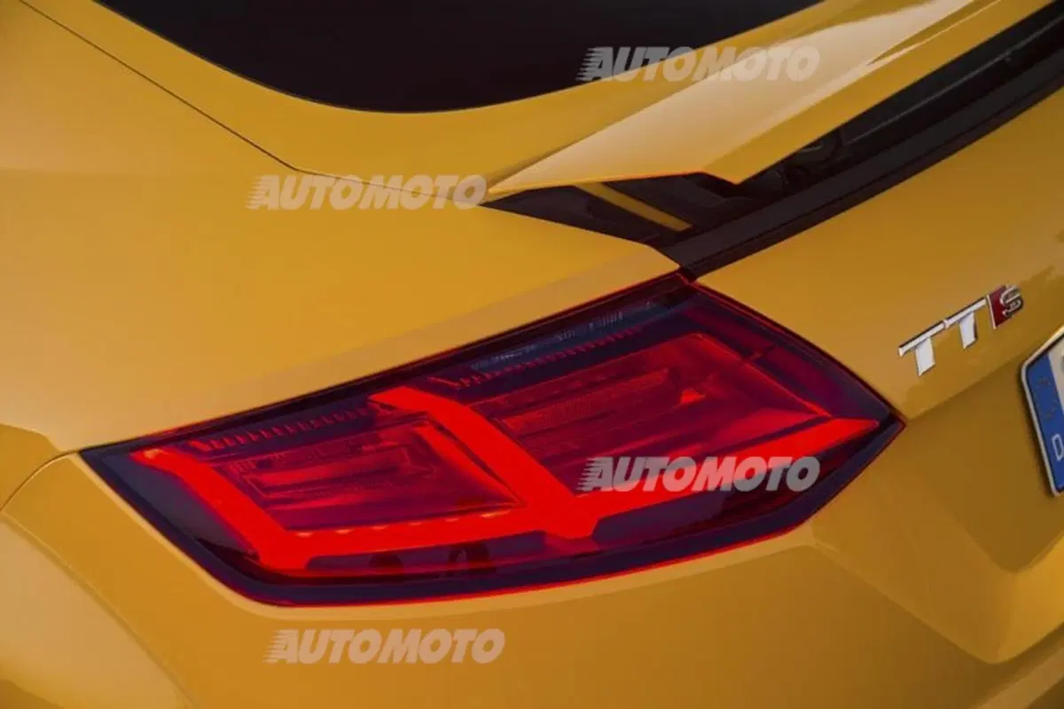 Nuove Audi TTS coupé e TT Roadster. Prezzi e dettagli per l'Italia (12)