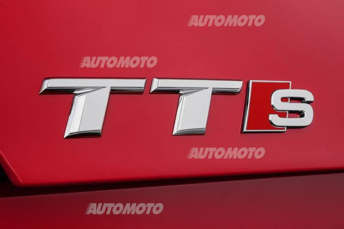 Nuove Audi TTS coupé e TT Roadster. Prezzi e dettagli per l'Italia (16)