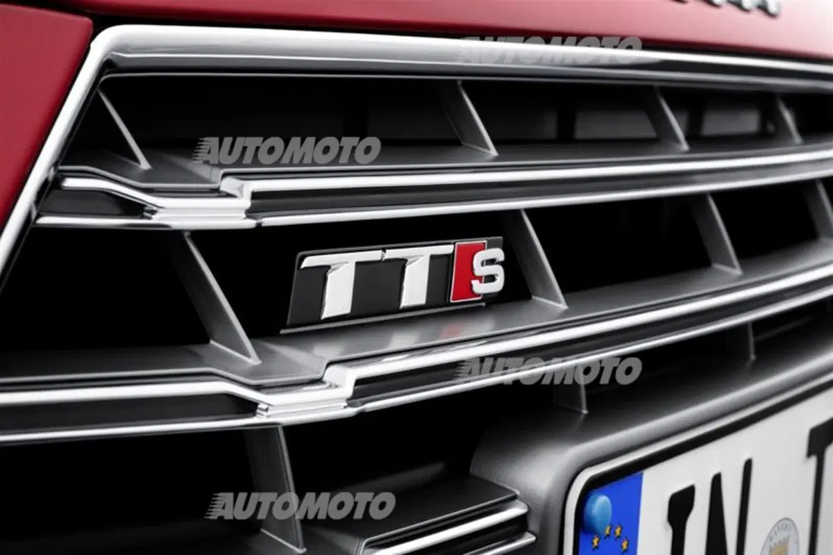 Nuove Audi TTS coupé e TT Roadster. Prezzi e dettagli per l'Italia (17)