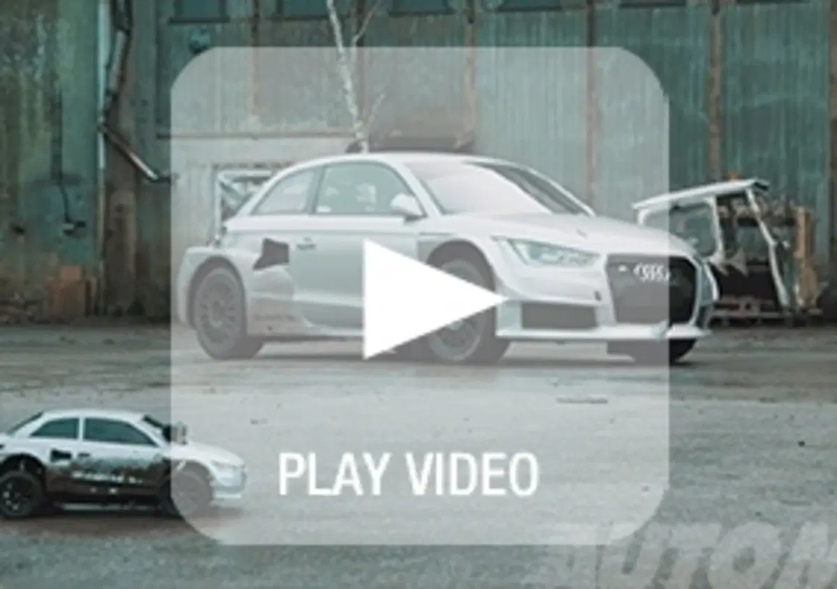 L'Audi S1 del Rallycross sfida la sua "strana" gemella. Il video &egrave; elettrizzante