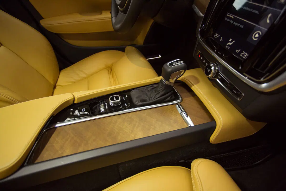 Volvo S90 e V90: scopri gli interni "svedesi" nel video a 360° (6)