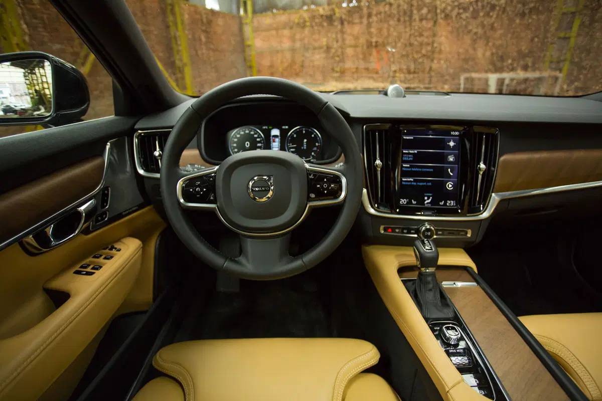 Volvo S90 e V90: scopri gli interni "svedesi" nel video a 360° (4)